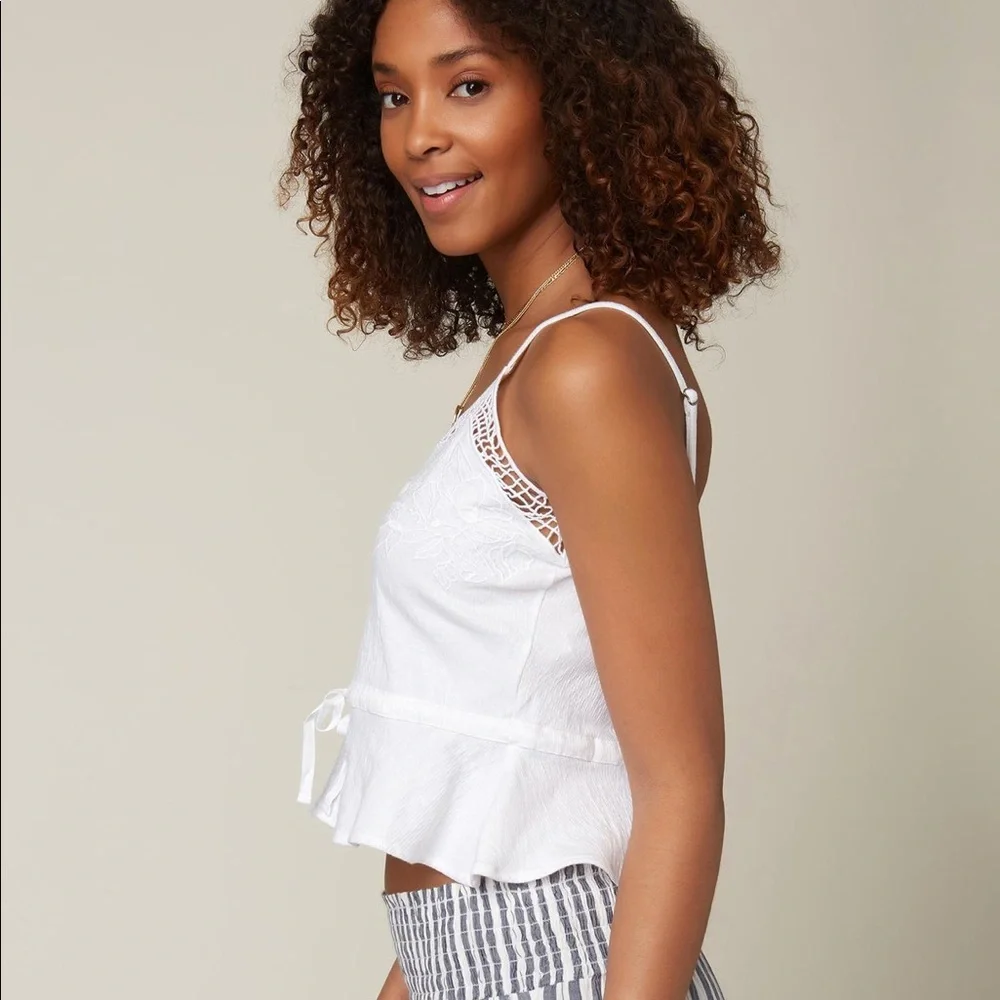 ⭐️ NWT O’Neill White Lace Tank Top Adjustable Straps Size MEDIUM - Picture 4 of 16